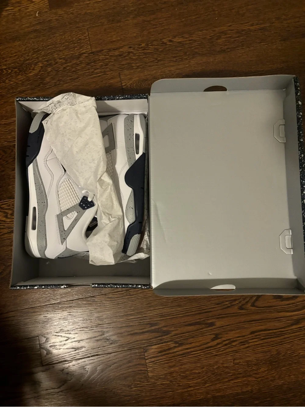 Jordan 4 Midnight Navy men’s sneakers size 7.5 US